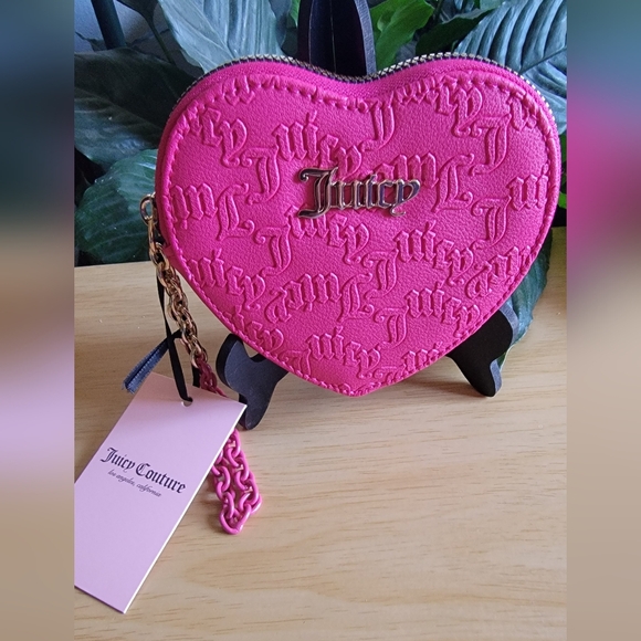 Juicy Couture Handbags - JUICY COUTURE Pink Heart Zip Around Wristlet